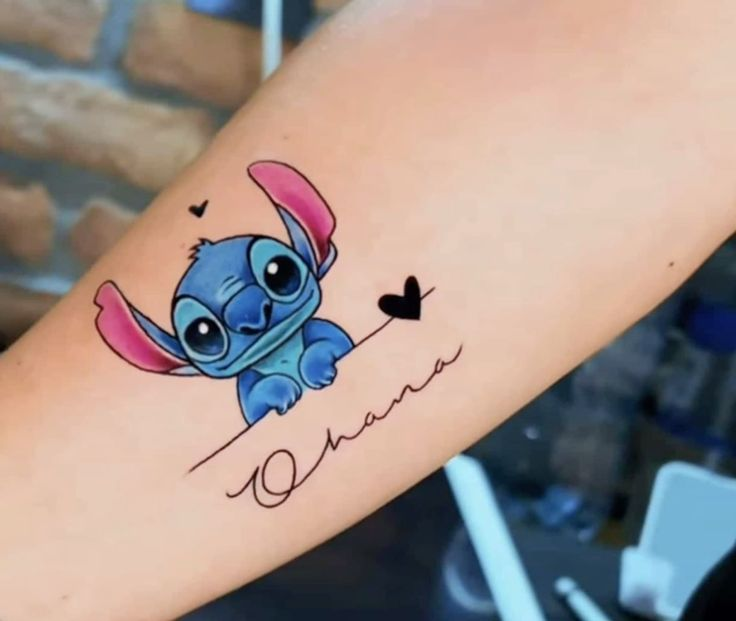 Tattoo n hand.